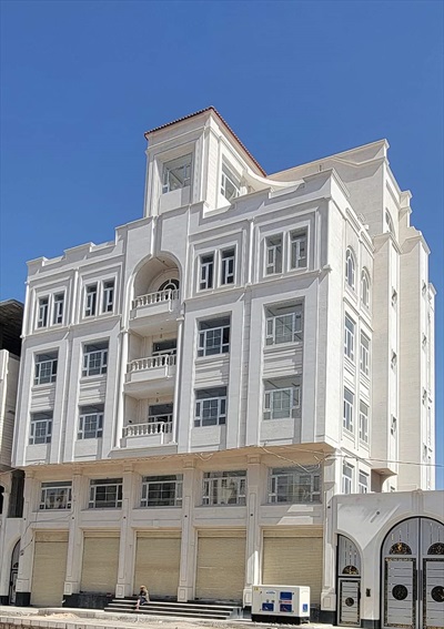 صورة - عمارة سكنية تجارية للبيع في ارقى احياء صنعاء